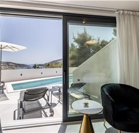 4 bedroom villa with heated pool and sea view in Vinišće, sleeps 8